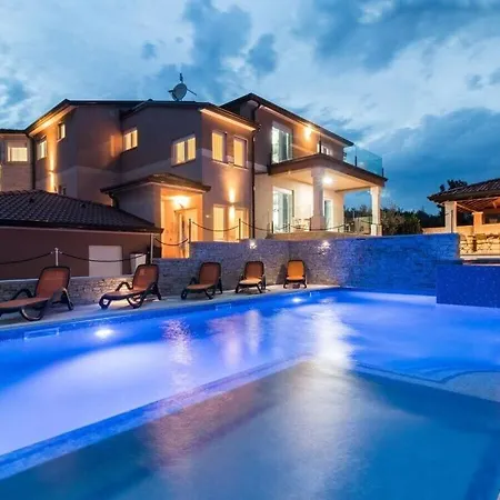Villa Maxima 2km Beach