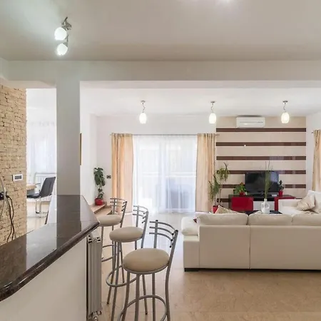 Maxima 2km Beach Villa