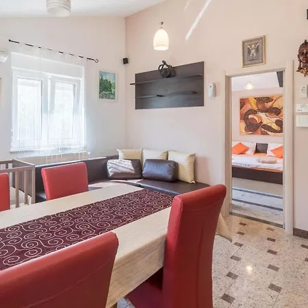 Maxima 2km Beach Villa *