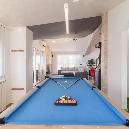 Maxima 2km Beach Villa