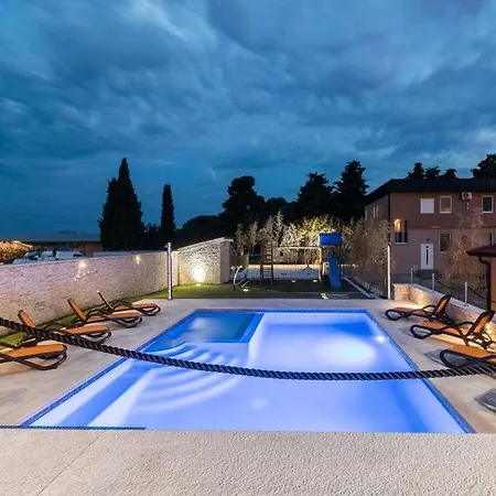 Villa Maxima 2km Beach *