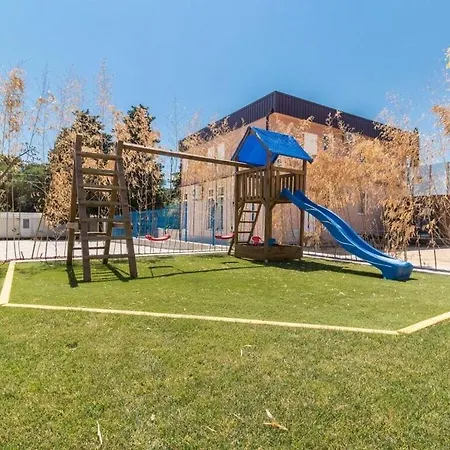 Maxima 2km Beach Villa